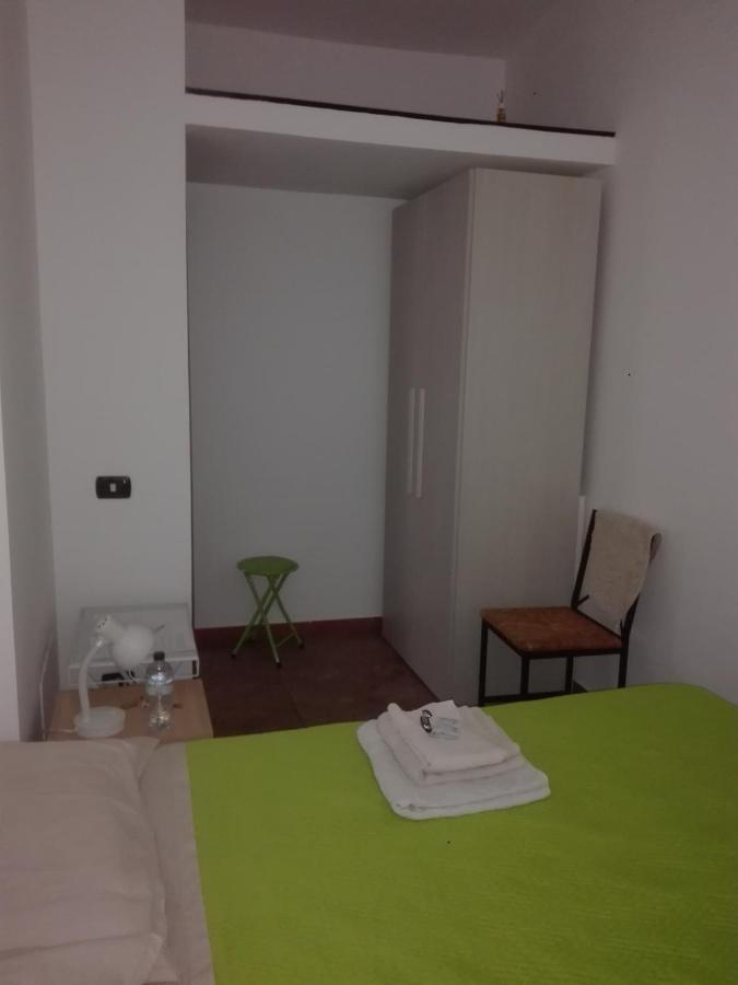 A Santy'S Rooms-Bagnocondiviso Sharedboth Room2Piano-No Lift-3Chilom A Piedi Xaeroporto-A Pagamento Shuttle Air Condizextra Bed Extrabed For A Fee-3 Minuti Bus Xfieradiroma-10 Minutes Stop Bus To Rome In50 Minutes Trafficpermitting Are You To Rome ฟิวมิชีโน ภายนอก รูปภาพ