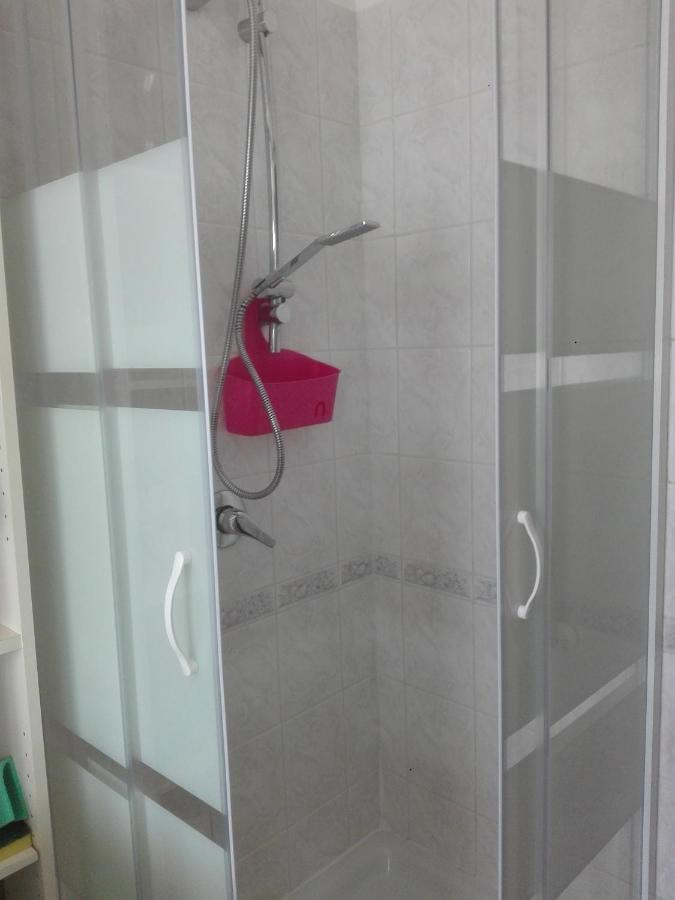 A Santy'S Rooms-Bagnocondiviso Sharedboth Room2Piano-No Lift-3Chilom A Piedi Xaeroporto-A Pagamento Shuttle Air Condizextra Bed Extrabed For A Fee-3 Minuti Bus Xfieradiroma-10 Minutes Stop Bus To Rome In50 Minutes Trafficpermitting Are You To Rome ฟิวมิชีโน ภายนอก รูปภาพ