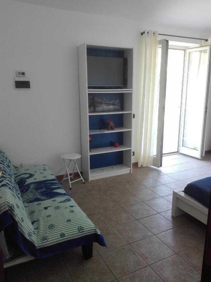 A Santy'S Rooms-Bagnocondiviso Sharedboth Room2Piano-No Lift-3Chilom A Piedi Xaeroporto-A Pagamento Shuttle Air Condizextra Bed Extrabed For A Fee-3 Minuti Bus Xfieradiroma-10 Minutes Stop Bus To Rome In50 Minutes Trafficpermitting Are You To Rome ฟิวมิชีโน ภายนอก รูปภาพ