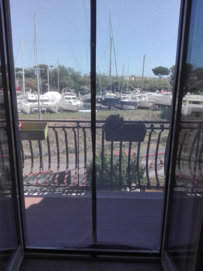 A Santy'S Rooms-Bagnocondiviso Sharedboth Room2Piano-No Lift-3Chilom A Piedi Xaeroporto-A Pagamento Shuttle Air Condizextra Bed Extrabed For A Fee-3 Minuti Bus Xfieradiroma-10 Minutes Stop Bus To Rome In50 Minutes Trafficpermitting Are You To Rome ฟิวมิชีโน ภายนอก รูปภาพ