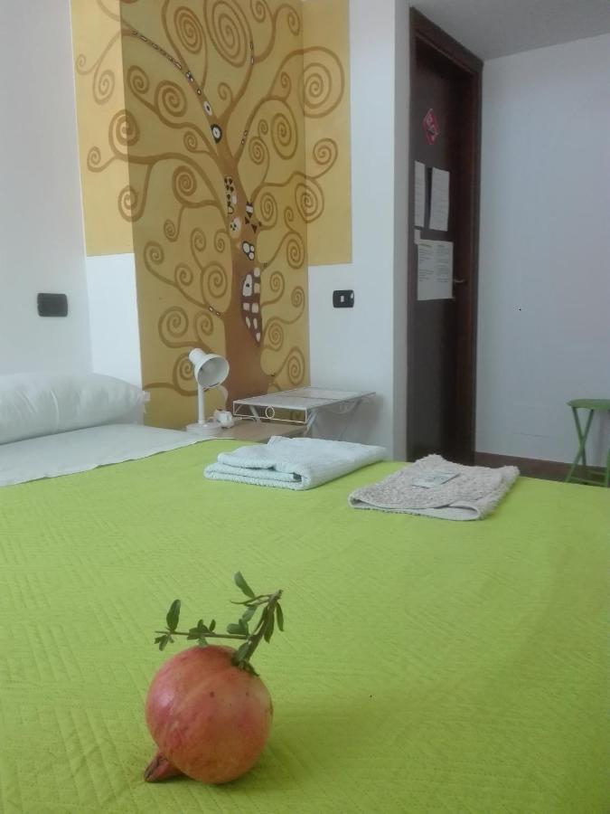 A Santy'S Rooms-Bagnocondiviso Sharedboth Room2Piano-No Lift-3Chilom A Piedi Xaeroporto-A Pagamento Shuttle Air Condizextra Bed Extrabed For A Fee-3 Minuti Bus Xfieradiroma-10 Minutes Stop Bus To Rome In50 Minutes Trafficpermitting Are You To Rome ฟิวมิชีโน ภายนอก รูปภาพ