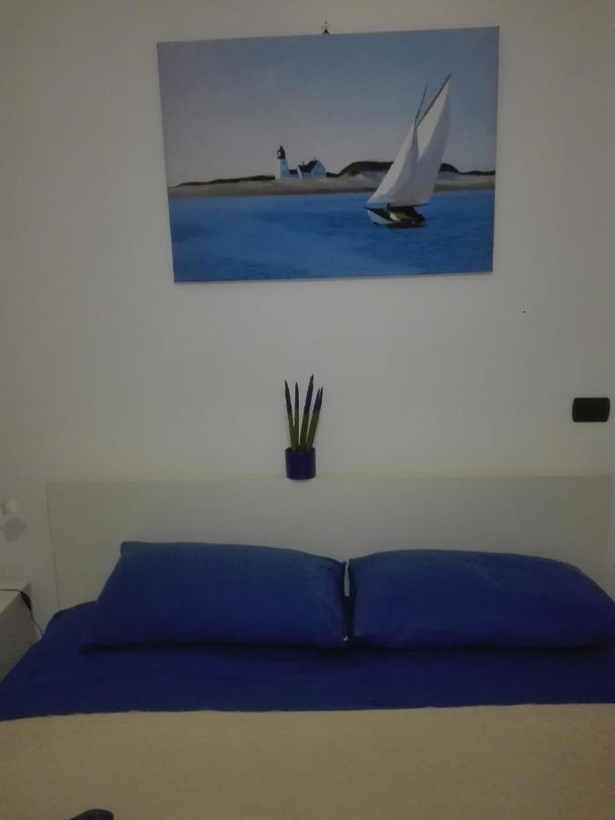 A Santy'S Rooms-Bagnocondiviso Sharedboth Room2Piano-No Lift-3Chilom A Piedi Xaeroporto-A Pagamento Shuttle Air Condizextra Bed Extrabed For A Fee-3 Minuti Bus Xfieradiroma-10 Minutes Stop Bus To Rome In50 Minutes Trafficpermitting Are You To Rome ฟิวมิชีโน ภายนอก รูปภาพ