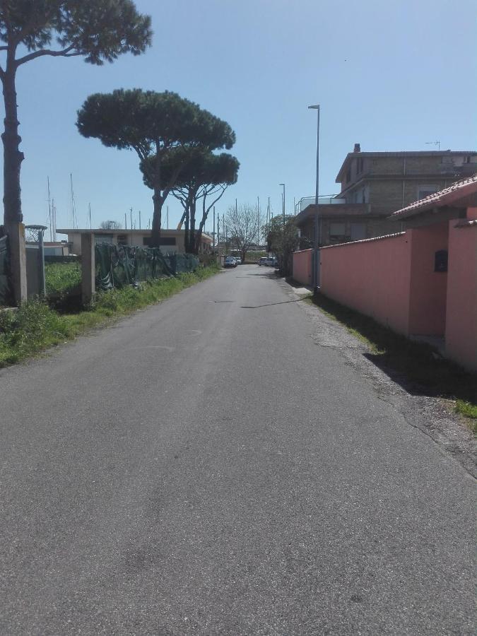 A Santy'S Rooms-Bagnocondiviso Sharedboth Room2Piano-No Lift-3Chilom A Piedi Xaeroporto-A Pagamento Shuttle Air Condizextra Bed Extrabed For A Fee-3 Minuti Bus Xfieradiroma-10 Minutes Stop Bus To Rome In50 Minutes Trafficpermitting Are You To Rome ฟิวมิชีโน ภายนอก รูปภาพ