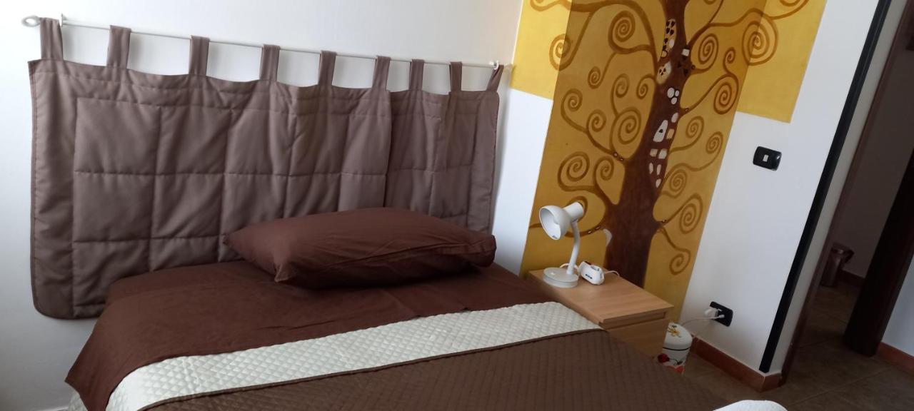 A Santy'S Rooms-Bagnocondiviso Sharedboth Room2Piano-No Lift-3Chilom A Piedi Xaeroporto-A Pagamento Shuttle Air Condizextra Bed Extrabed For A Fee-3 Minuti Bus Xfieradiroma-10 Minutes Stop Bus To Rome In50 Minutes Trafficpermitting Are You To Rome ฟิวมิชีโน ภายนอก รูปภาพ