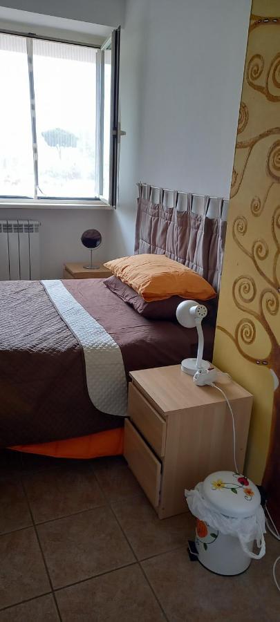 A Santy'S Rooms-Bagnocondiviso Sharedboth Room2Piano-No Lift-3Chilom A Piedi Xaeroporto-A Pagamento Shuttle Air Condizextra Bed Extrabed For A Fee-3 Minuti Bus Xfieradiroma-10 Minutes Stop Bus To Rome In50 Minutes Trafficpermitting Are You To Rome ฟิวมิชีโน ภายนอก รูปภาพ