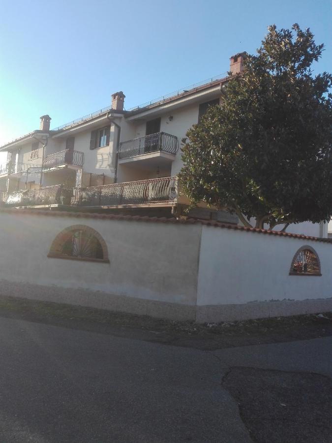 A Santy'S Rooms-Bagnocondiviso Sharedboth Room2Piano-No Lift-3Chilom A Piedi Xaeroporto-A Pagamento Shuttle Air Condizextra Bed Extrabed For A Fee-3 Minuti Bus Xfieradiroma-10 Minutes Stop Bus To Rome In50 Minutes Trafficpermitting Are You To Rome ฟิวมิชีโน ภายนอก รูปภาพ