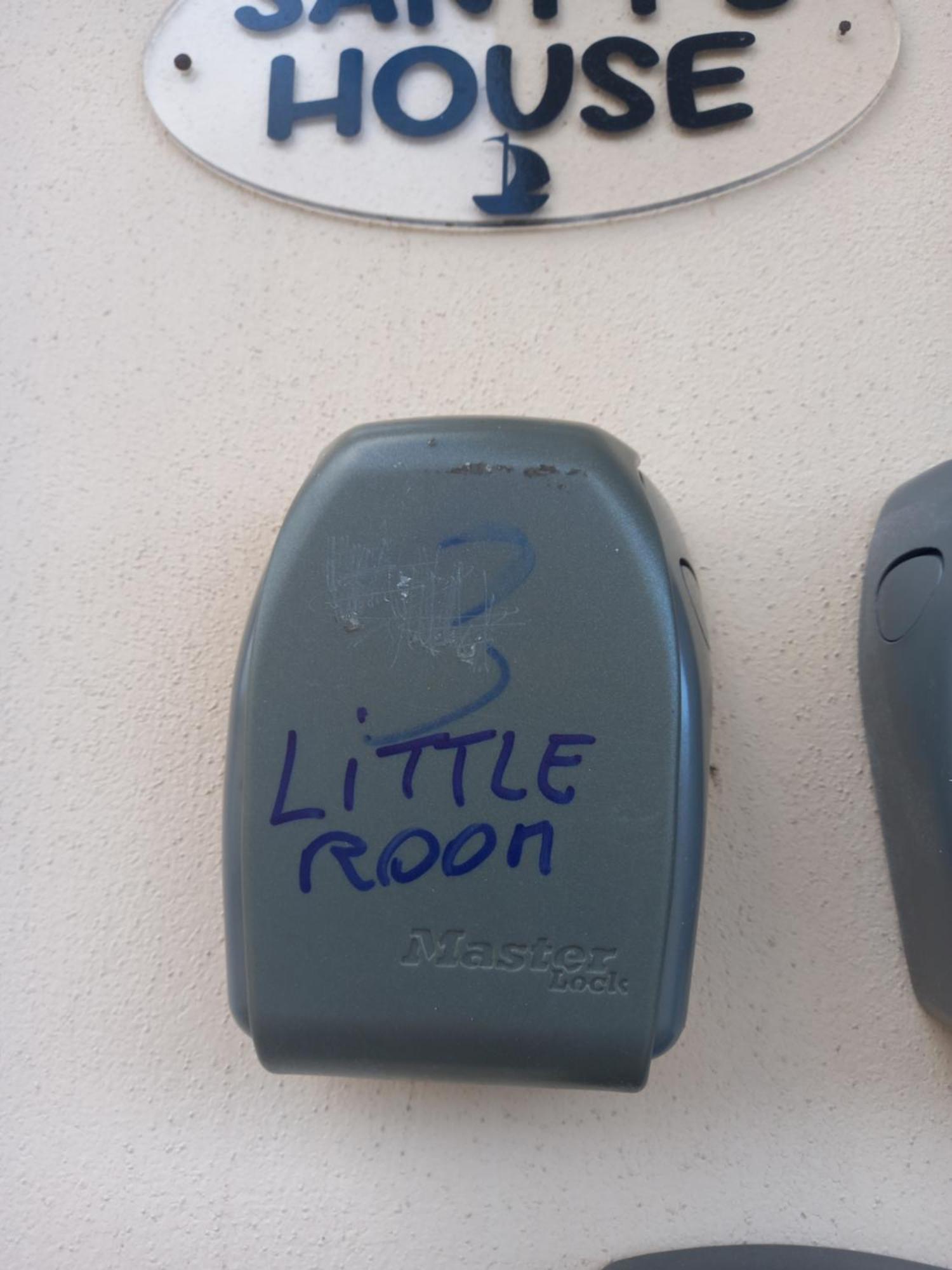 A Santy'S Rooms-Bagnocondiviso Sharedboth Room2Piano-No Lift-3Chilom A Piedi Xaeroporto-A Pagamento Shuttle Air Condizextra Bed Extrabed For A Fee-3 Minuti Bus Xfieradiroma-10 Minutes Stop Bus To Rome In50 Minutes Trafficpermitting Are You To Rome ฟิวมิชีโน ห้อง รูปภาพ