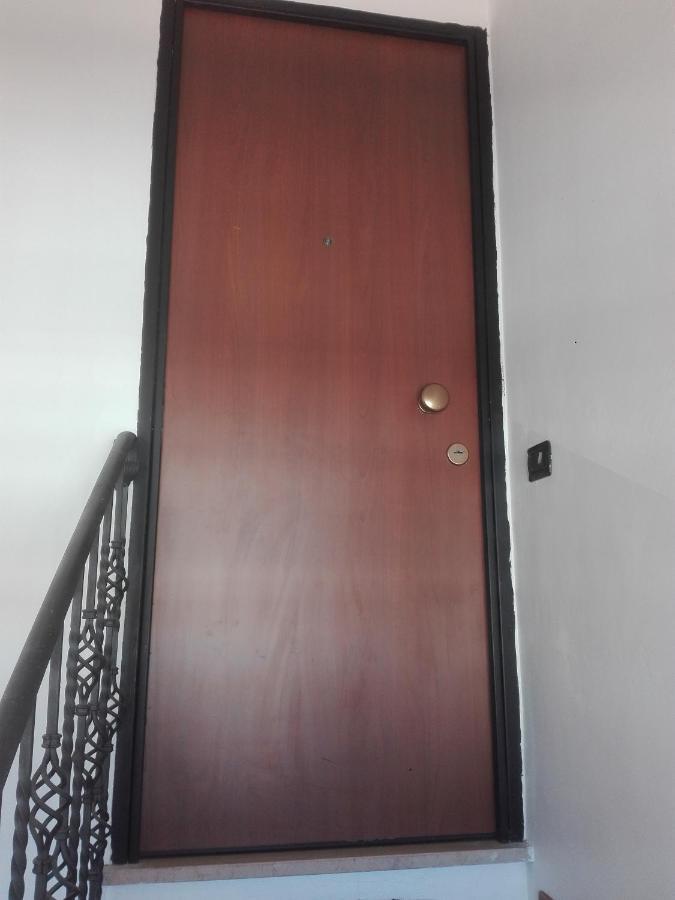 A Santy'S Rooms-Bagnocondiviso Sharedboth Room2Piano-No Lift-3Chilom A Piedi Xaeroporto-A Pagamento Shuttle Air Condizextra Bed Extrabed For A Fee-3 Minuti Bus Xfieradiroma-10 Minutes Stop Bus To Rome In50 Minutes Trafficpermitting Are You To Rome ฟิวมิชีโน ภายนอก รูปภาพ