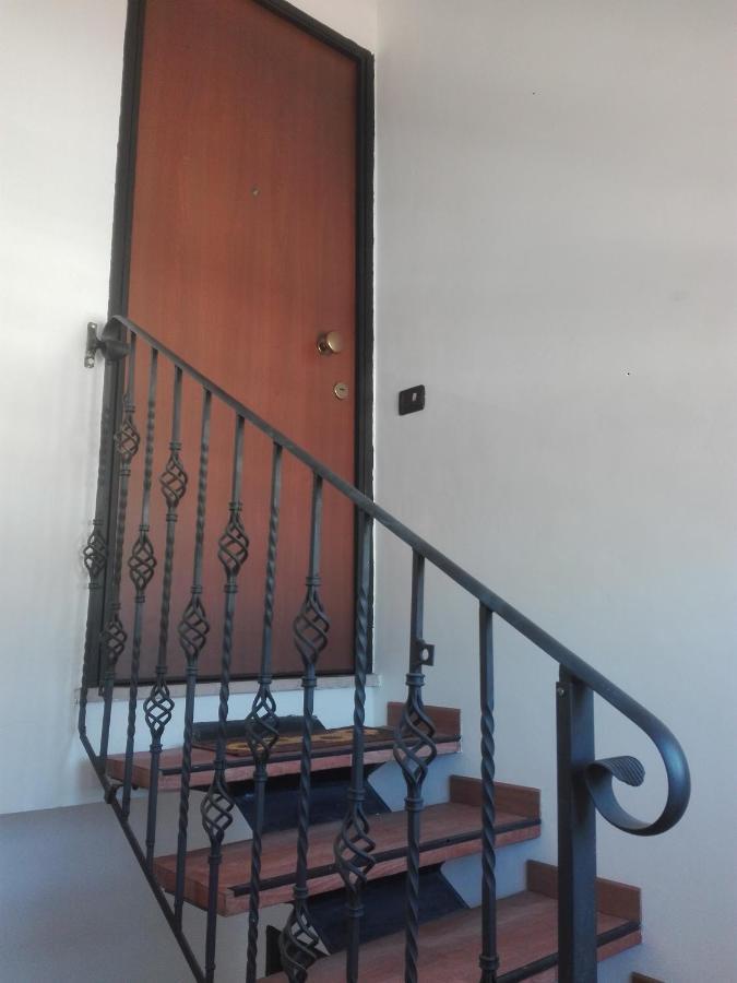 A Santy'S Rooms-Bagnocondiviso Sharedboth Room2Piano-No Lift-3Chilom A Piedi Xaeroporto-A Pagamento Shuttle Air Condizextra Bed Extrabed For A Fee-3 Minuti Bus Xfieradiroma-10 Minutes Stop Bus To Rome In50 Minutes Trafficpermitting Are You To Rome ฟิวมิชีโน ภายนอก รูปภาพ